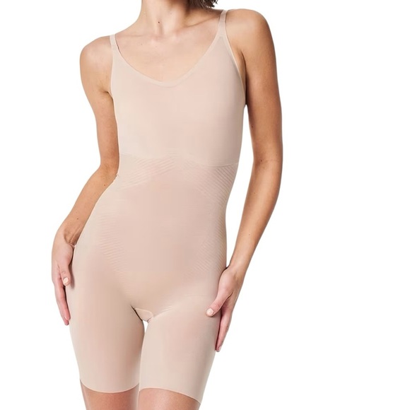 NEW! SPANX THINSTICTS 2.0 Seamless Nude Bodysuit! - Picture 1 of 5